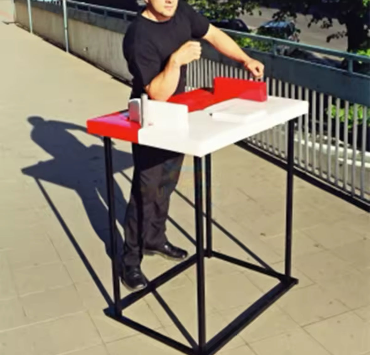 Arm wrestling table